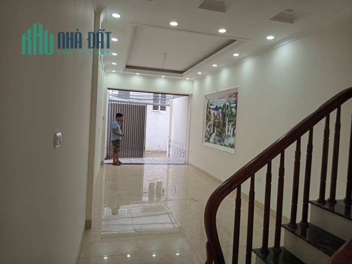 Bán nhà 5 tầng mới Ngô Gia Tự,Long Biên 50m2 ,oto đỗ cửa giá 4 tỷ