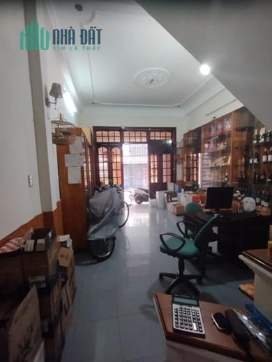Ô tô vào tận nhà, trung tâm quận Hải Châu, gần đường chính, chỉ 3 tỷ X