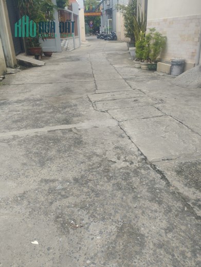 Ô tô vào tận nhà, trung tâm quận Hải Châu, gần đường chính, chỉ 3 tỷ X