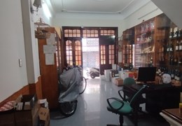 Ô tô vào tận nhà, trung tâm quận Hải Châu, gần đường chính, chỉ 3 tỷ X