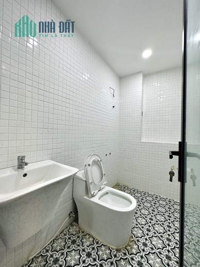 GIÁP Q1 - LÊ VĂN DUYỆT - HẺM KINH DOANH XE TẢI - 30M2 - 3 TẦNG - 3.95 TỶ
