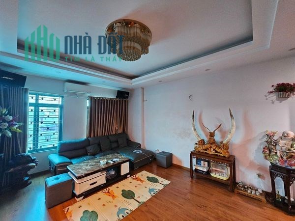 CHỦ NHÀ ANH THẮNG NHỜ BÁN GẤP CĂN NHÀ ĐẸP DỊCH VỌNG, ÔTÔ TRÁNH SÁT NHÀ, GẦN PHỐ, GIÁ NHINH 5TỶ