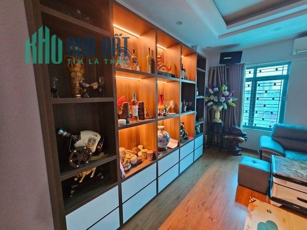 CHỦ NHÀ ANH THẮNG NHỜ BÁN GẤP CĂN NHÀ ĐẸP DỊCH VỌNG, ÔTÔ TRÁNH SÁT NHÀ, GẦN PHỐ, GIÁ NHINH 5TỶ