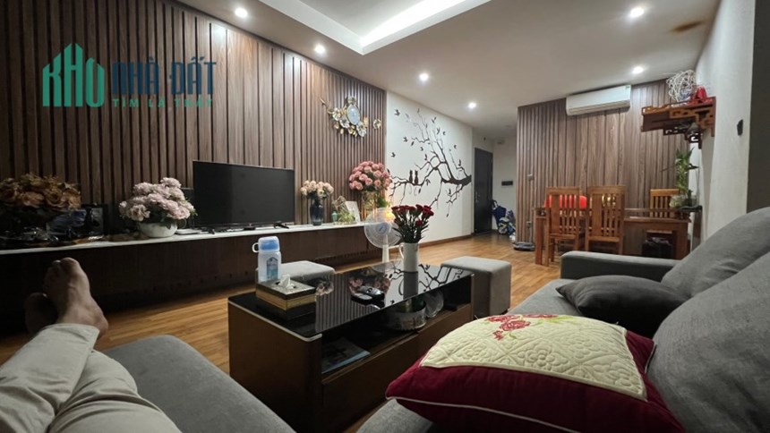 Chính chủ bán căn góc Tầng Trung 98m HomeCity Trung Kính full nội thất Sổ đỏ cất két