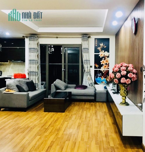 Chính chủ bán căn góc Tầng Trung 98m HomeCity Trung Kính full nội thất Sổ đỏ cất két