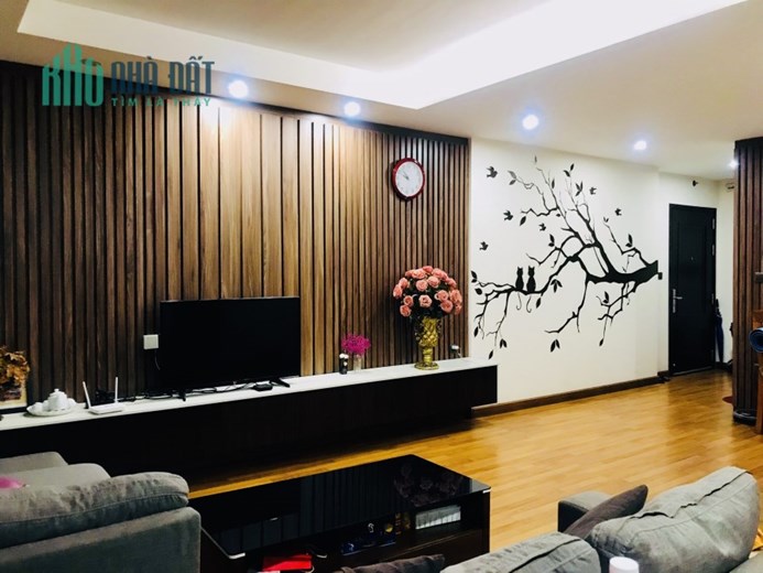 Chính chủ bán căn góc Tầng Trung 98m HomeCity Trung Kính full nội thất Sổ đỏ cất két