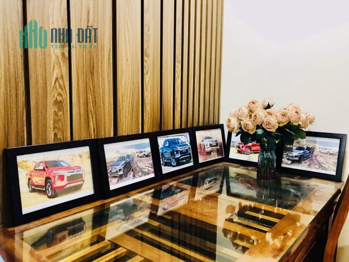 Chính chủ bán căn góc Tầng Trung 98m HomeCity Trung Kính full nội thất Sổ đỏ cất két