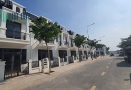 Bán nhà Phước Điền liền kề Tp Thuận An mặt tiền Tân Khánh 32 sổ sẵn chính chủ