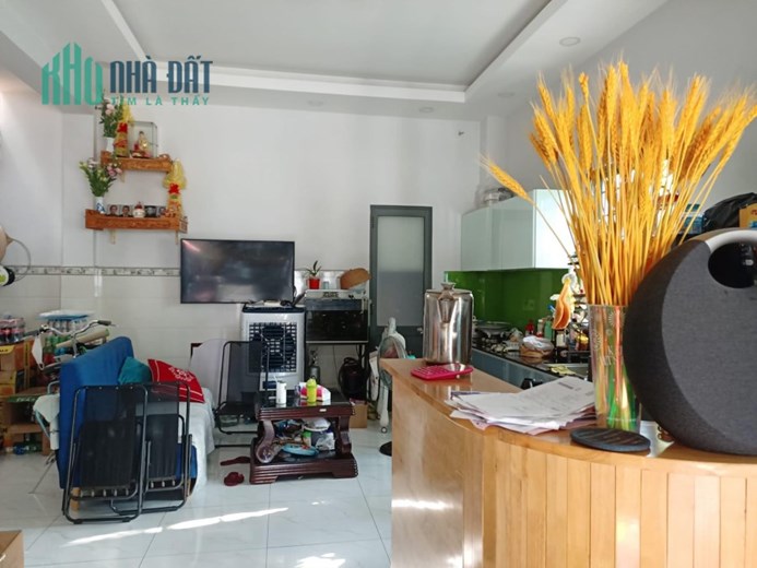 Bán nhà Mặt tiền Lạc Long Quân gần UBND Quận 11, DT: 5x16m, sổ vuông, Cấp 4, 16.8 tỷ (TL)