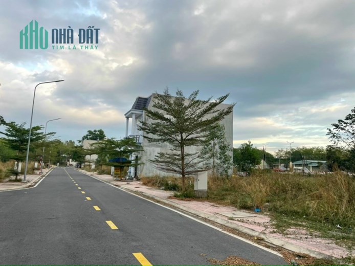chịu lỗ 200tr cần bán gấp giá 730tr đất full thổ
