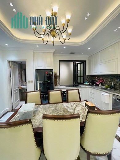 Bán biệt thự trung tâm Cầu Giấy - KĐTM Dịch Vọng - mặt phố - KD -công viên- 310m - mặt tiền 15m