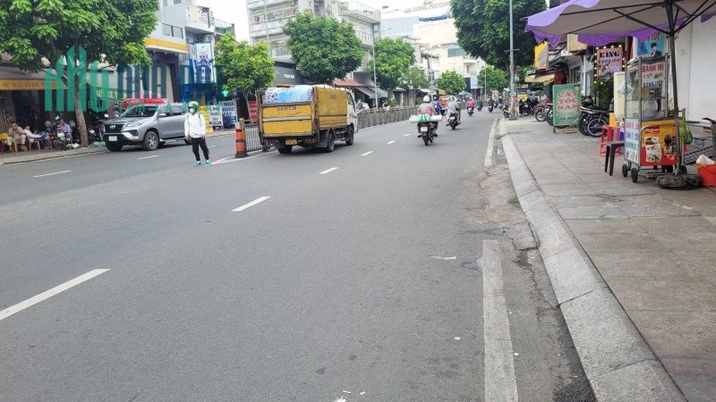 BÁN NHÀ MẶT TIỀN LŨY BÁN BÍCH KINH DOANH ĐỈNH, ĐƯỜNG RỘNG CÓ VỈA HÈ, GẦN 100M2, NGANG GẦN 5M, SỔ NỞ