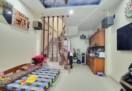 Bán nhà Vĩnh Hưng, Hoàng Mai ngõ thông gần ô tô, nhà đẹp thoáng sáng 35 m2, 3 tỷ 800