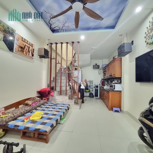 Bán nhà Vĩnh Hưng, Hoàng Mai ngõ thông gần ô tô, nhà đẹp thoáng sáng 35 m2, 3 tỷ 800