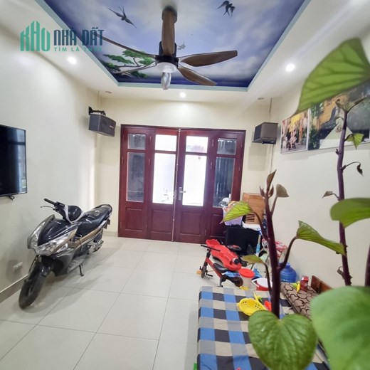 Bán nhà Vĩnh Hưng, Hoàng Mai ngõ thông gần ô tô, nhà đẹp thoáng sáng 35 m2, 3 tỷ 800