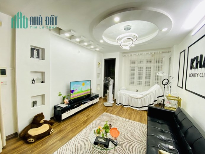 Quan Nhân 5 TẦNG CÒN MỚI ĐẸP - GẦN Ô TÔ - TẦM TIỀN - ĐẦY ĐỦ CÔNG NĂNG - Dân Xây. Giá 3 tỷ hơn