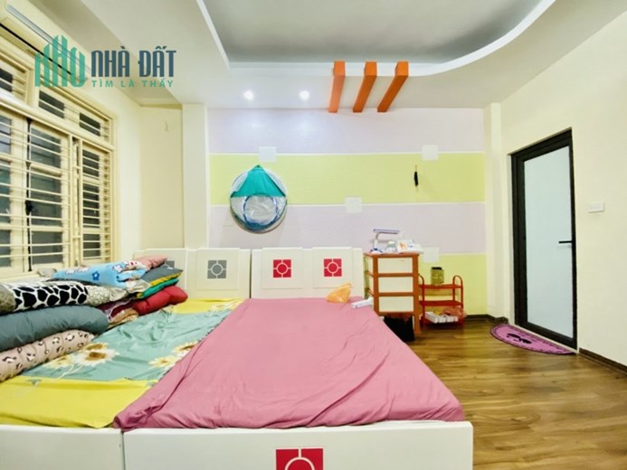 Quan Nhân 5 TẦNG CÒN MỚI ĐẸP - GẦN Ô TÔ - TẦM TIỀN - ĐẦY ĐỦ CÔNG NĂNG - Dân Xây. Giá 3 tỷ hơn