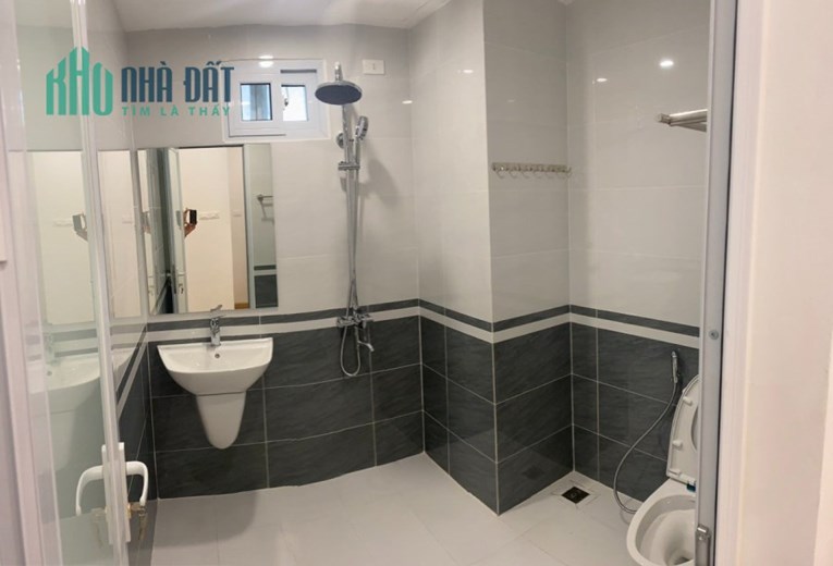 Hàng hiếm! Tầng đẹp diện tích 116m² 3PN giá 5 tỷ tòa 18T2 Hoàng Đạo Thúy