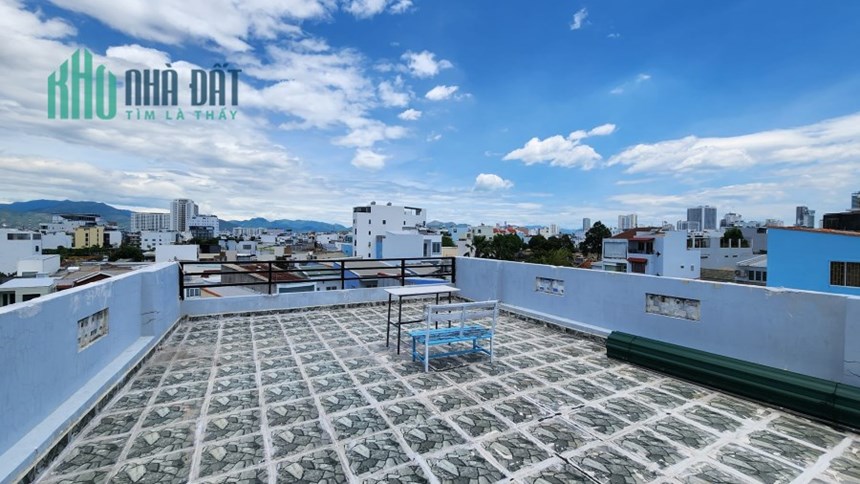 Nhà 3 tầng tại hẻm xe máy Phước Hải NHA TRANG