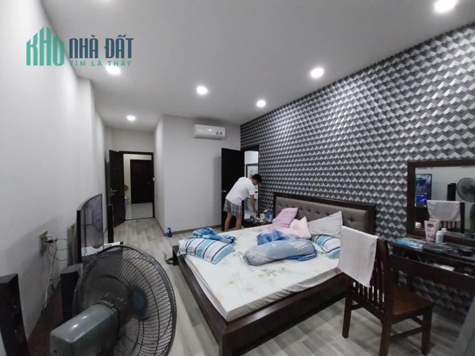 NHÀ PHỐ HIỆN ĐẠI BẬC NHẤT Q12 - NGANG 5M - 4 TẦNG NHÀ ĐẸP...