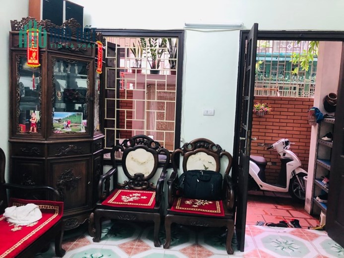 ÔTÔ ĐỖ CỬA-GẦN PHỐ-THOÁNG TRƯỚC SAU-TIỆN ÍCH ĐỈNH-67M 5xTỶ-NGỌC LÂM LONG BIÊN