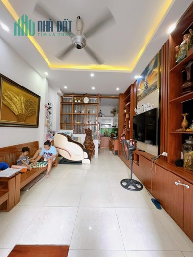 Bán nhà Thạch Bàn, Dân xây, Gần phố, 35m2, 4T, chỉ nhĩnh 3 tỷ.