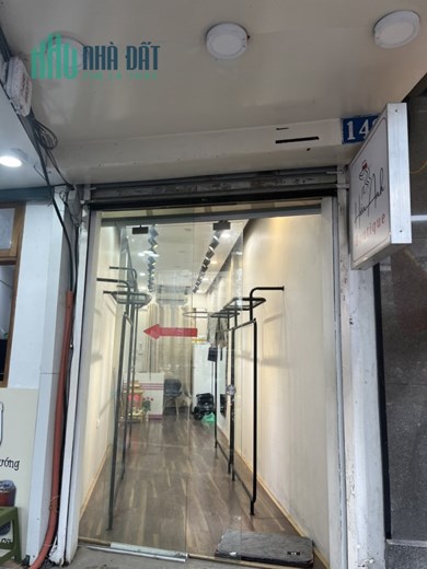 SANG NHƯỢNG MẶT BẰNG KINH DOANH SHOP THỜI TRANG  ĐỊA CHỈ 142 CẦU GIẤY, HÀ NỘI
