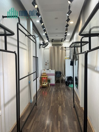 SANG NHƯỢNG MẶT BẰNG KINH DOANH SHOP THỜI TRANG  ĐỊA CHỈ 142 CẦU GIẤY, HÀ NỘI