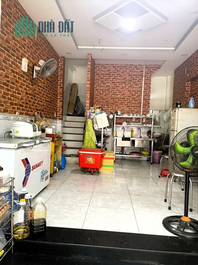 Sang quán ăn sáng trưa mặt tiền đường Linh Đông