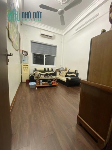Bán nhà 250 Tân Mai, Hoàng Mai 30m, 5 tầng gần oto, nhỏ xinh đủ công năng, hơn 3 tỷ