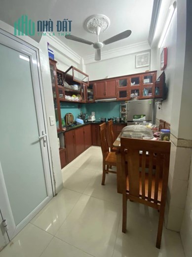 Bán nhà 250 Tân Mai, Hoàng Mai 30m, 5 tầng gần oto, nhỏ xinh đủ công năng, hơn 3 tỷ