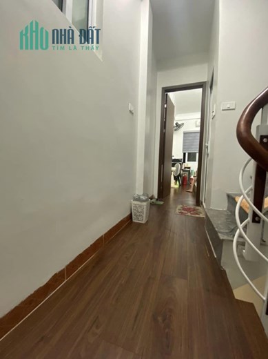 Bán nhà 250 Tân Mai, Hoàng Mai 30m, 5 tầng gần oto, nhỏ xinh đủ công năng, hơn 3 tỷ