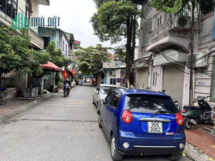 Quá Hiếm !!! Bán nhà C4 Ngọc Thuỵ gần Khai Sơn, hồ Ao Lão. 54m đường oto tải vào nhà giá chỉ 2,x tỷ