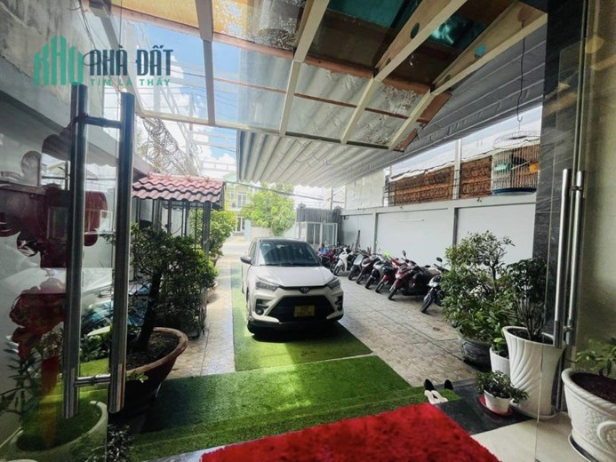 BÁN KHÁCH SẠN 4 SAO - GẦN 20 PHÒNG THU DOANH THU HƠN 250TR/THÁNG - MẶT TIỀN VIP HÓC MÔN - GIÁ NHỈNH