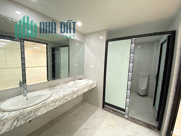 Cho Thuê Tòa Văn Phòng 11 Tầng Xây Mới Mặt Phố Cầu Giấy.DT 400m2.MT 12m.Giá 800tr/th