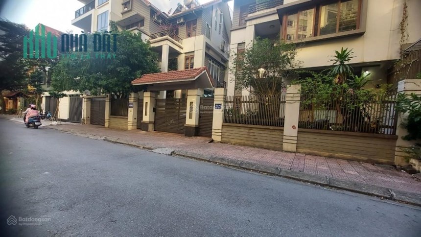 bán gấp Tòa Nhà Văn phòng công ty Trung Tâm Hoàng Cầu , Thái Hà ,Đống Đa, dt 220 m2 giá 88 tỷ