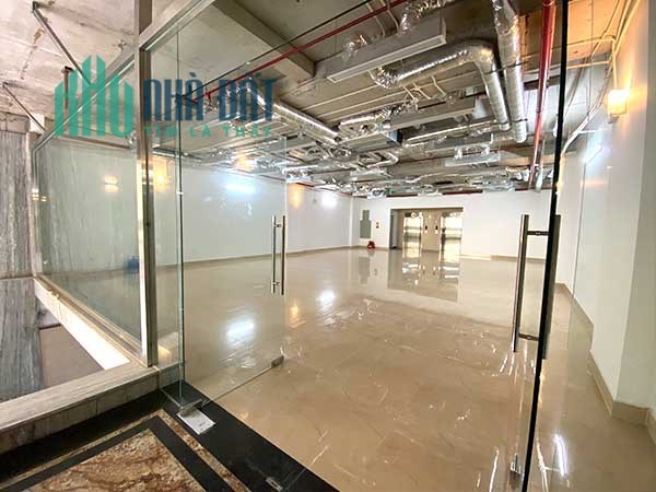 Cho Thuê Tòa Văn Phòng 9 Tầng Xây Mới MP Hoàng Ngân. DT 222m2.Giá 15.000USD/th