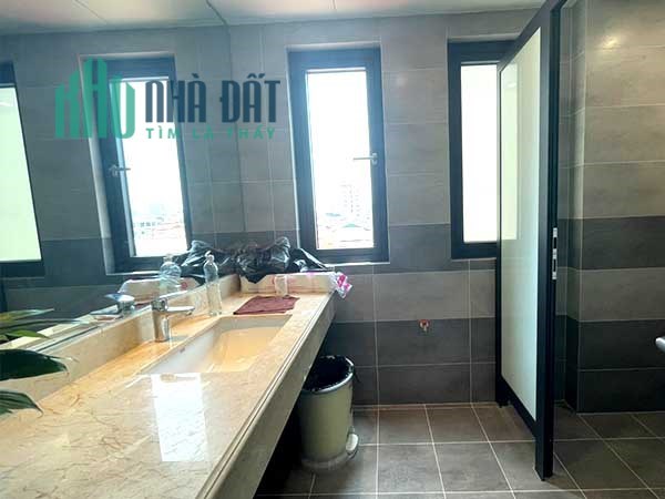 Cho Thuê Tòa Văn Phòng 9 Tầng Xây Mới MP Hoàng Ngân. DT 222m2.Giá 15.000USD/th