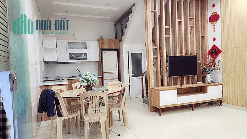 Bán nhà phố Kiều Sơn- Văn Cao.  45m 4 tầng GIÁ 2.65 tỉ ngay gần mặt đường