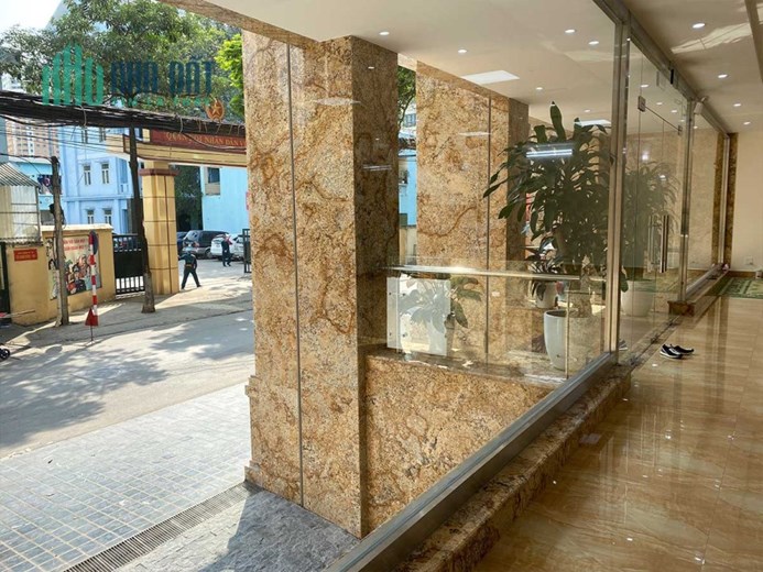 Cho Thuê Tòa Văn Phòng 9 Tầng MP Hoàng Ngân.Vị Trí Lô Góc. DT 400m2. Giá 27.000USD/th