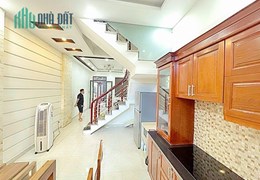 Bán nhà phố Nguyễn Văn Linh, 45m 3 tầng GIÁ 2.5 tỉ đi bộ ra AEON