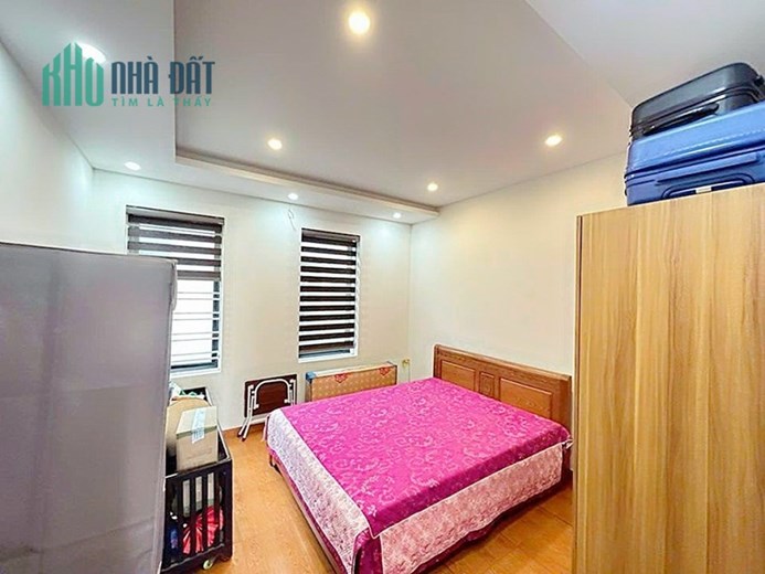Bán nhà phố Nguyễn Văn Linh, 45m 3 tầng GIÁ 2.5 tỉ đi bộ ra AEON