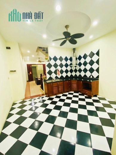 Cực Hiếm, Bán nhà Đường Láng 60m2, 4 tầng nhà dân xây sổ đẹp, cạnh Ô tô chỉ 6 tỷ