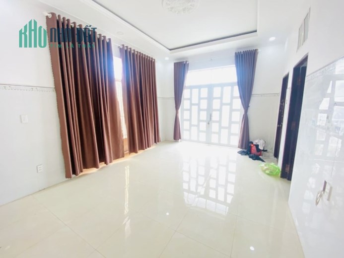 Về quê cần bán gấp nhà HXH lô góc Hòa Bình Gần Đầm Sen 85m2 3 tầng chỉ 9,9 tỷ TL.