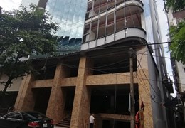 Cho Thuê tòa nhà Văn Phòng VIP 9 tầng Lô Góc mặt phố Hoàng Ngân DT 405m2. Giá 500 tr/th