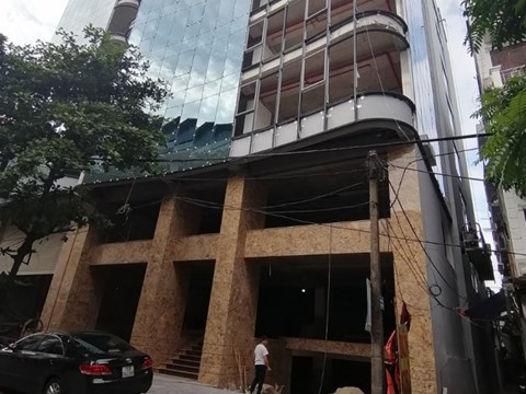 Cho Thuê tòa nhà Văn Phòng VIP 9 tầng Lô Góc mặt phố Hoàng Ngân DT 405m2. Giá 500 tr/th