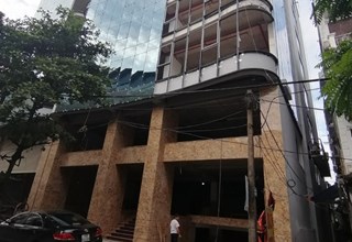 Cho Thuê tòa nhà Văn Phòng VIP 9 tầng Lô Góc mặt phố Hoàng Ngân DT 405m2. Giá 500 tr/th