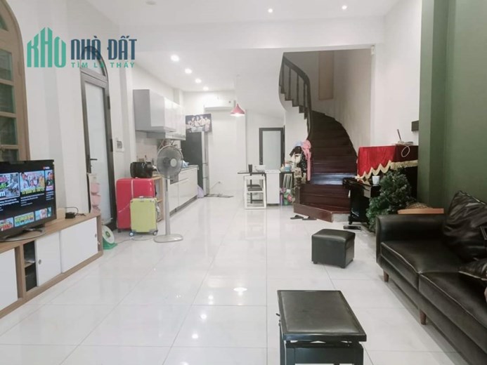 GIẢM SÂU - BÁN GẤP - PHÂN LÔ LẠC TRUNG - LÔ GÓC - VỈA HÈ - Ô TÔ TRÁNH - 42M - 5T - HƠN 6 TỶ