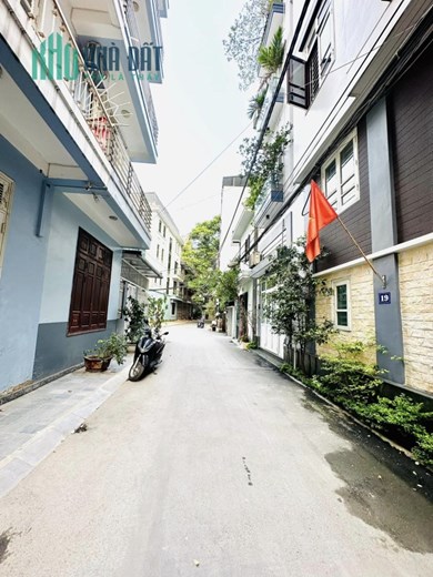 VÍP! NHỈNH 4 TỶ -NHÀ BỒ ĐỀ - 5 TẦNG - GẦN MẶT PHỐ NGUYỄN VĂN CỪ KINH DOANH - OTO TRÁNH.