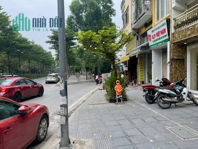 Bán Gấp Mặt phố Bưởi, Ba Đình: Vỉa hè rộng, Nhà mới, KD Đa dạng 24m2, 6T, 6.4 tỷ